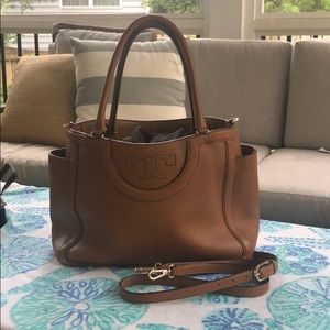 EUC Tory Burch Serif T purse with shoulder strap